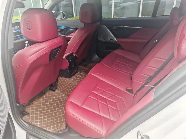 BMW 5 Series — Фото автомобиля 5