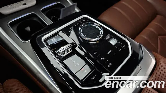 BMW 7-Series — Фото автомобиля 8