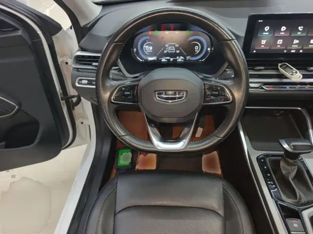 Geely Emgrand — Фото автомобиля 6