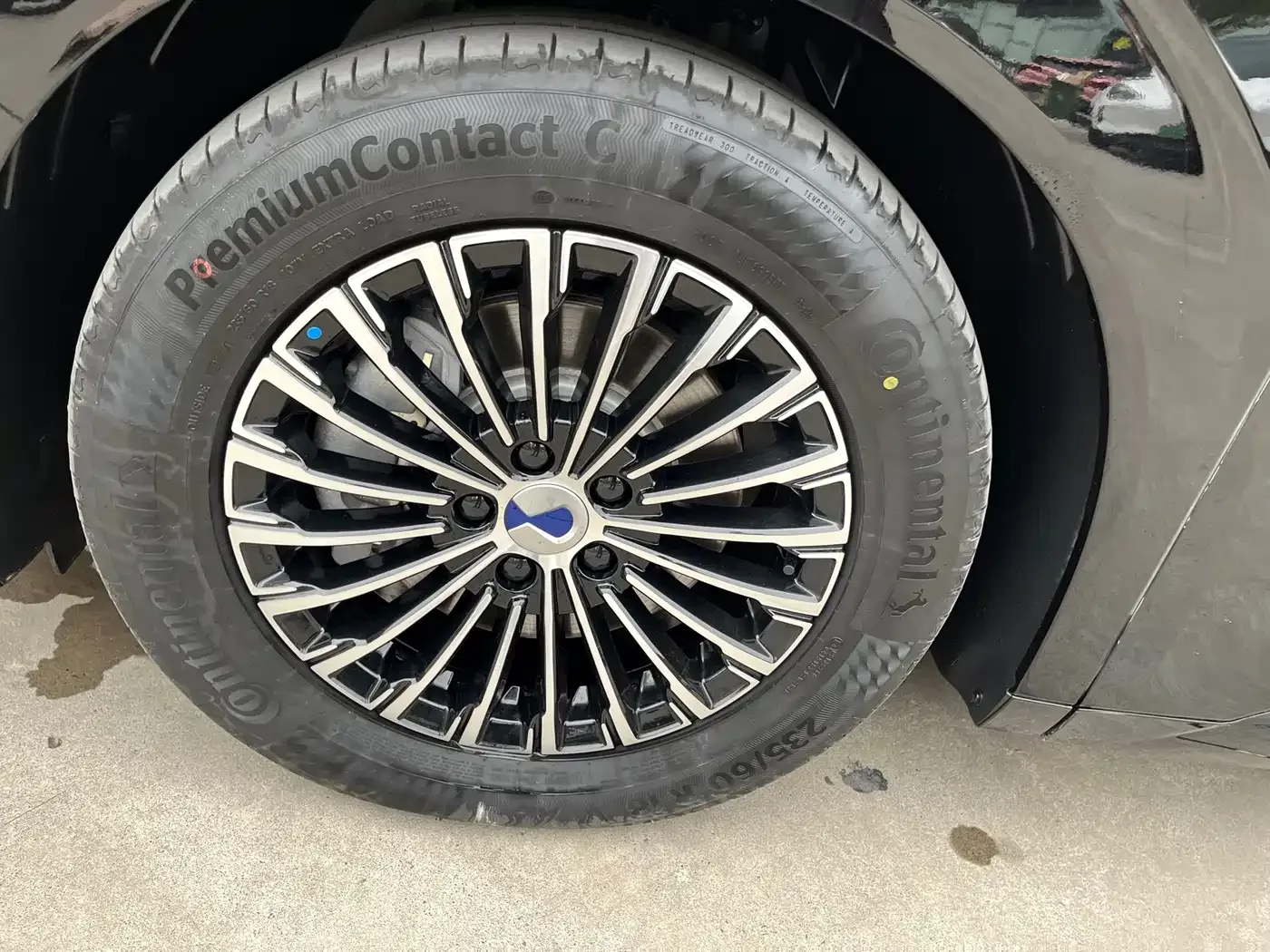 Denza Denza D9 2025 DM-i Smart Drive Edition 1020 AWD Premium — Фото автомобиля 24
