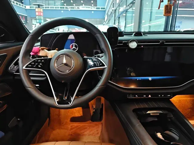 Mercedes-Benz E-Class — Фото автомобиля 10