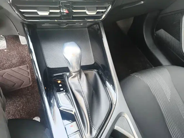 Roewe i5 — Фото автомобиля 13