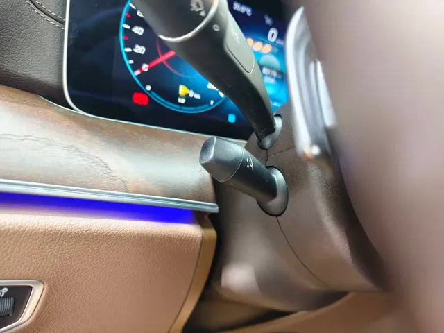 Mercedes-Benz E-Class — Фото автомобиля 28