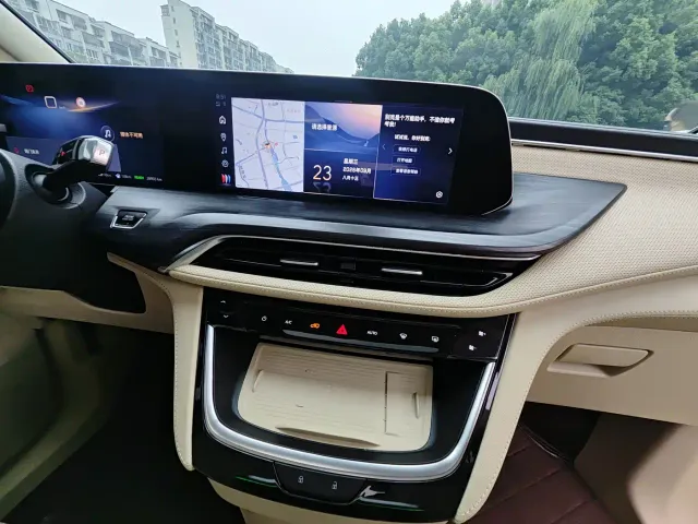 Buick Buick GL8 New Energy 2025 Land Honor Premium Edition 7-Seater — Фото автомобиля 12
