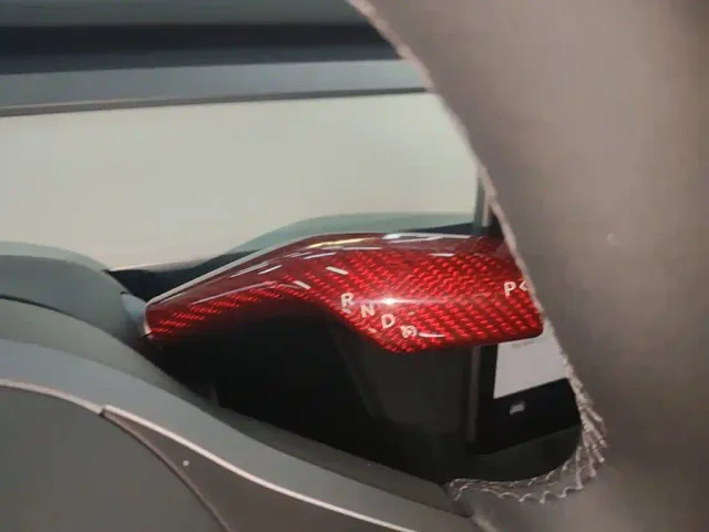 Tesla Model Y — Фото автомобиля 13