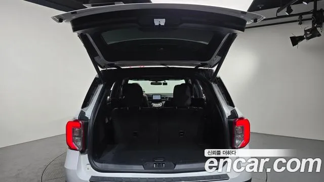 Ford Explorer Explorer 6 поколение 3.0 Platinum 4WD — Фото автомобиля 18