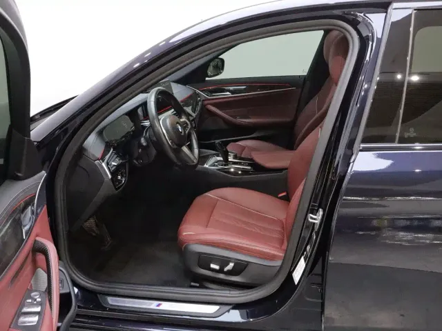 BMW 5 Series — Фото автомобиля 11