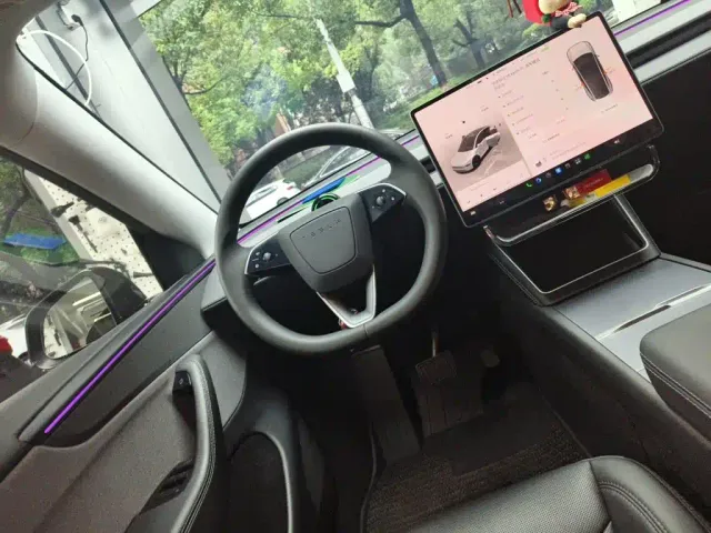 Tesla Model Y — Фото автомобиля 6
