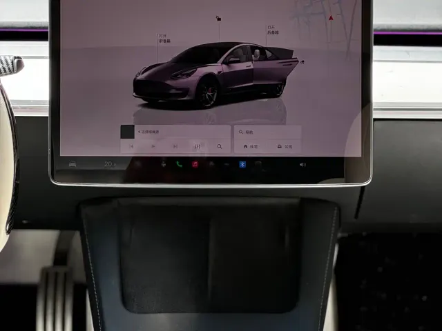 Tesla Model 3 — Фото автомобиля 7