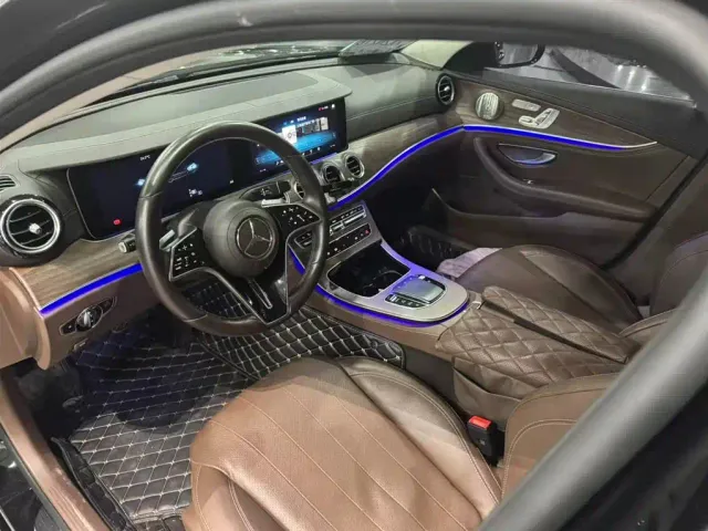 Mercedes-Benz E-Class — Фото автомобиля 9