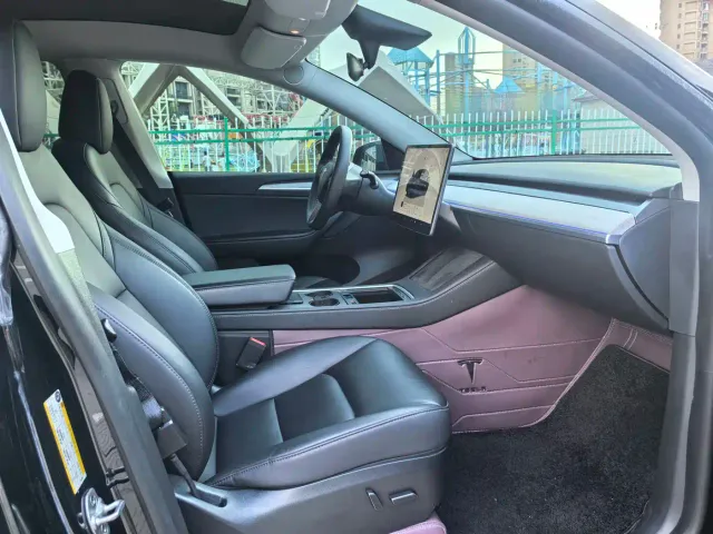 Tesla Model Y — Фото автомобиля 11