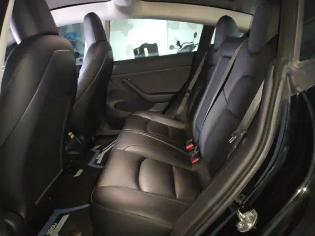 Tesla Model 3 — Фото автомобиля 16