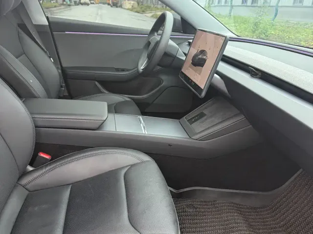 Tesla Model 3 — Фото автомобиля 4