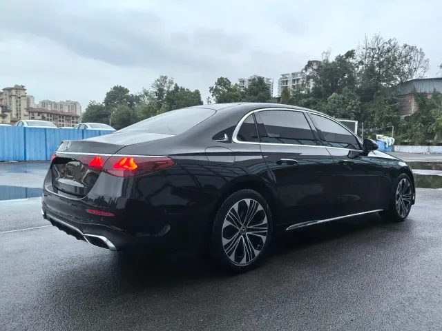 Mercedes-Benz E-Class — Фото автомобиля 9