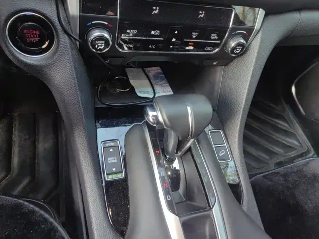Honda UR-V — Фото автомобиля 16