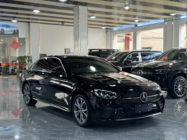 Mercedes-Benz E-Class — Фото автомобиля 3