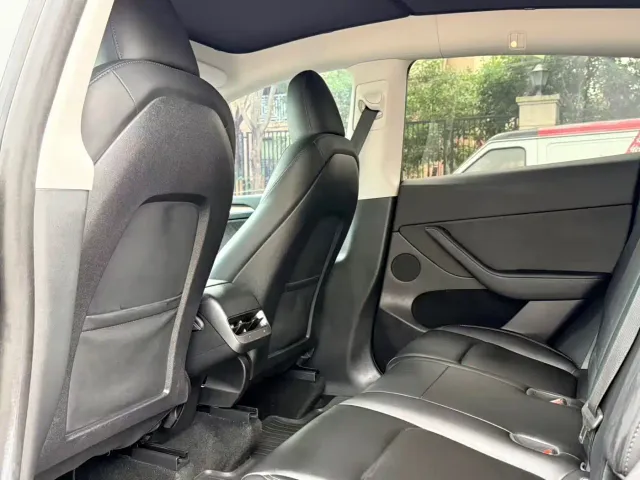 Tesla Model Y — Фото автомобиля 13