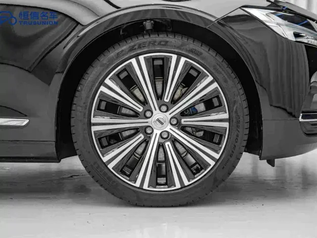Volvo S90 — Фото автомобиля 11