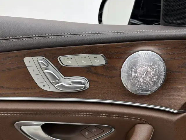 Mercedes-Benz E-Class — Фото автомобиля 15
