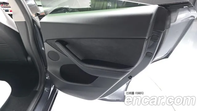 Tesla Model Y — Фото автомобиля 14