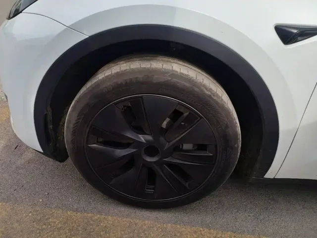 Tesla Model Y — Фото автомобиля 22