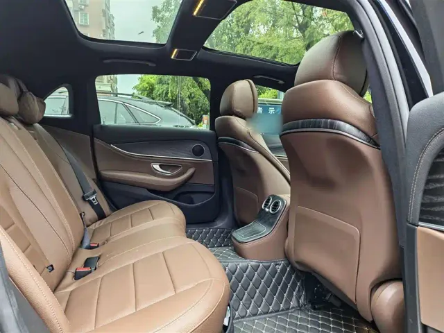 Mercedes-Benz E-Class — Фото автомобиля 9