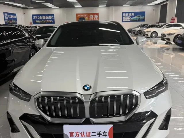 Фотография автомобиля — BMW 5 Series