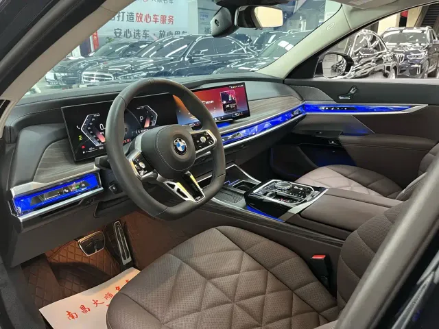 BMW 7 Series — Фото автомобиля 8