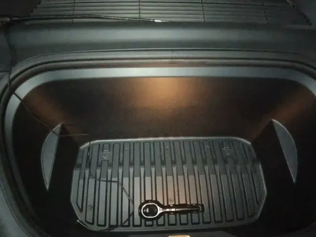 Tesla Model Y — Фото автомобиля 21
