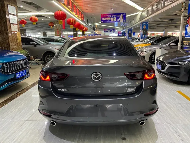 Mazda Axela — Фото автомобиля 5