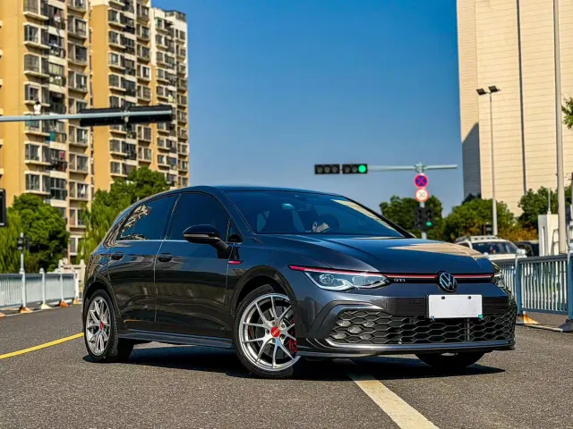 Volkswagen Golf GTI — Фото автомобиля 3