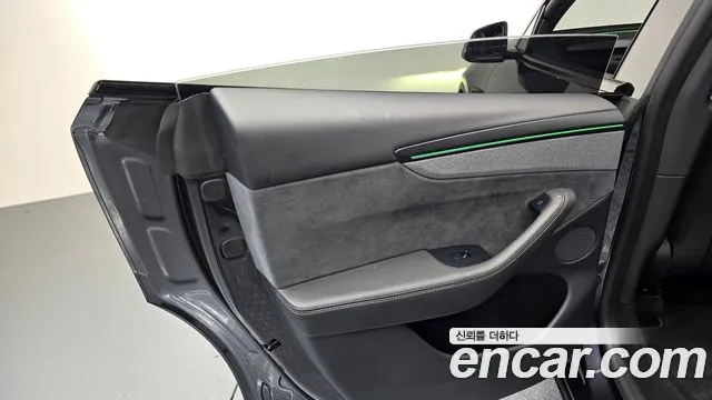 Tesla Model Y — Фото автомобиля 25