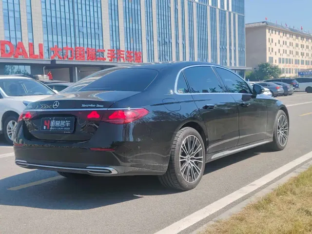 Mercedes-Benz E-Class — Фото автомобиля 11