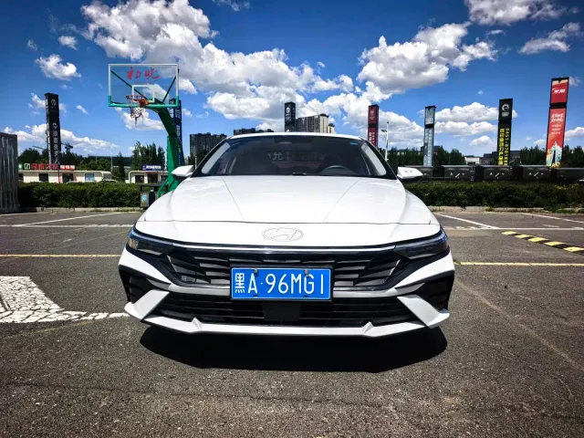 Hyundai Elantra — Фото автомобиля 2