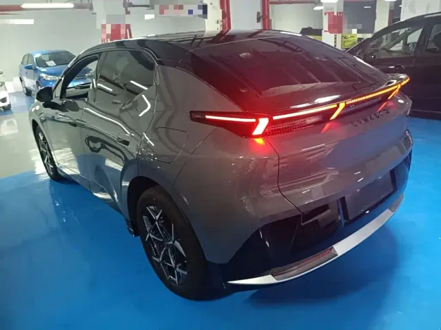 Lynk & Co Z20 — Фото автомобиля 4