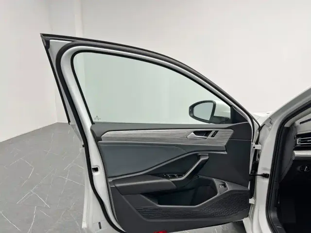 Volkswagen Sagitar — Фото автомобиля 12