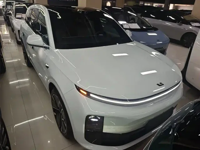 Li Auto L6 — Фото автомобиля 2