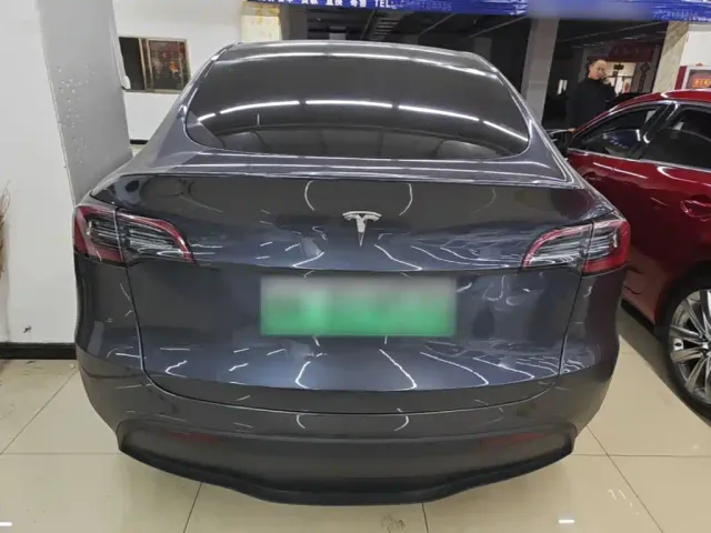 Tesla Model Y — Фото автомобиля 5