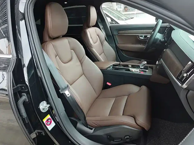Volvo S90 — Фото автомобиля 24