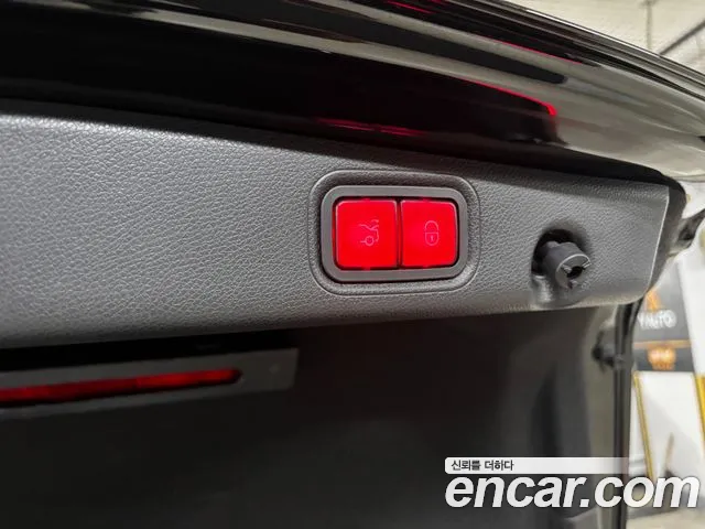 Mercedes-Benz E-Class — Фото автомобиля 17