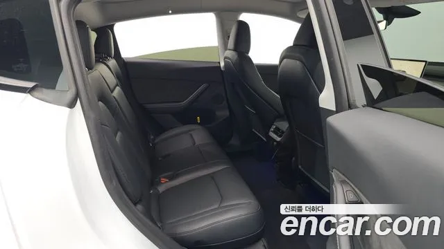Tesla Model Y — Фото автомобиля 12