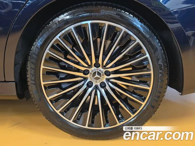 Mercedes-Benz E-Class — Фото автомобиля 5