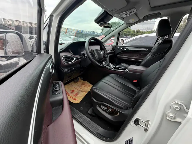 GAC Trumpchi M6 — Фото автомобиля 4