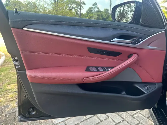 BMW 5 Series — Фото автомобиля 13