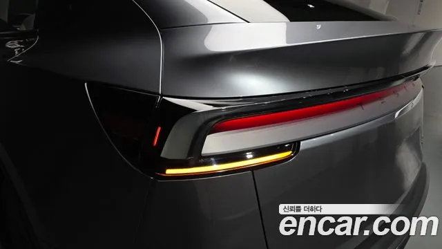 Tesla Model Y — Фото автомобиля 22