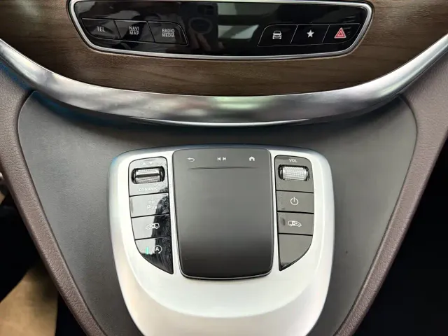 Mercedes-Benz V-Class — Фото автомобиля 12