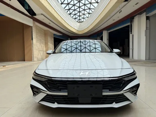 Hyundai Elantra — Фото автомобиля 2