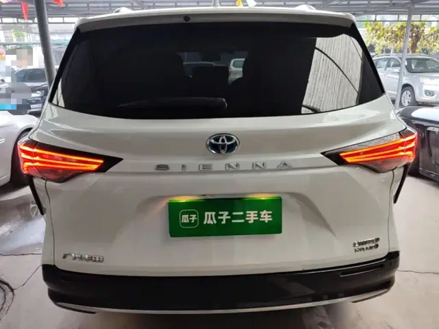 Toyota Sienna — Фото автомобиля 5
