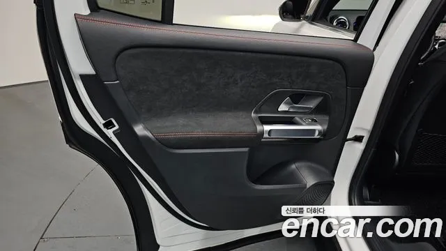Mercedes-Benz GLB-Class — Фото автомобиля 24