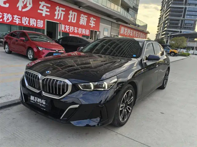 Фотография автомобиля — BMW 5 Series